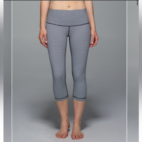 lululemon athletica Pants - Lululemon Wunder Under Crop II Gingham Luon White Black 6